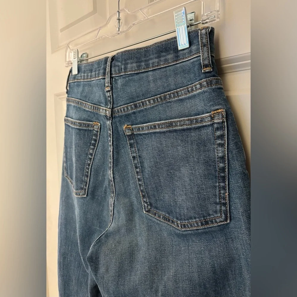 Everlane Cheeky Jean in Medium Wash, Size 25 Regular